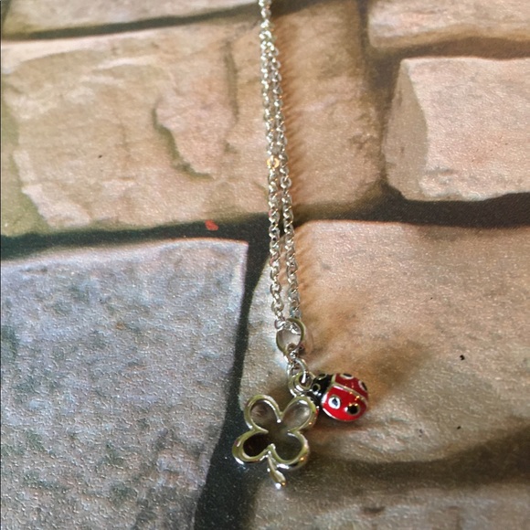 Lady bug Flower necklace - Picture 2 of 6